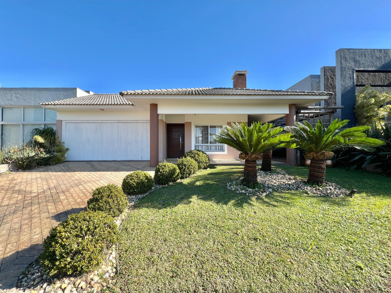 Casa 4 dormitórios para aluguel, Zona Nova em Capão da Canoa | Ref.: 196