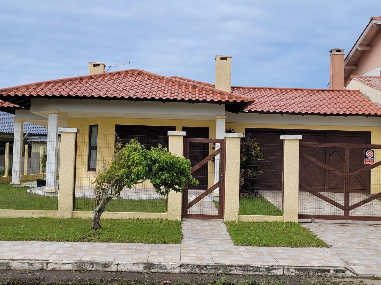 Casa 3 dormitórios para aluguel, Zona Nova em Capão da Canoa | Ref.: 512
